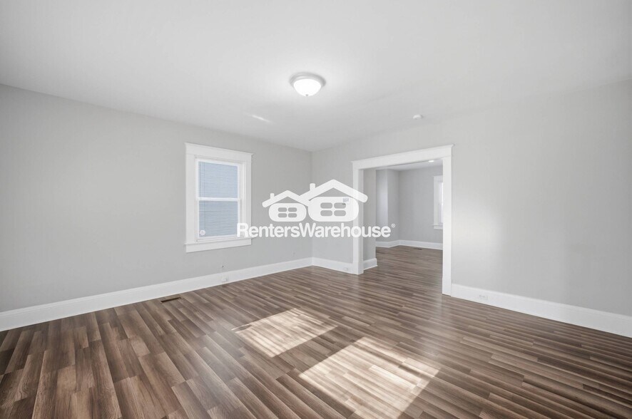 Building Photo - 2729 Somme Ave