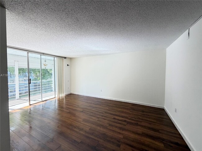 Building Photo - 9201 Lime Bay Blvd