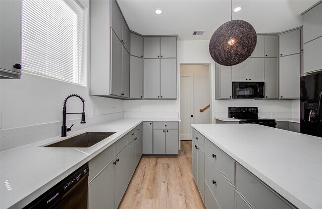 Building Photo - 4605 Edison St