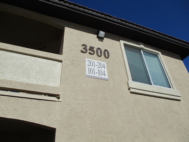 Building Photo - Spacious 3 bedroom 2 bath upgraded condo