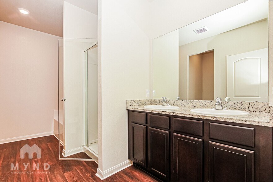 Building Photo - 105 Pettigrew Ct