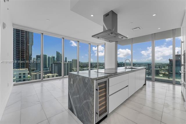 Building Photo - 17201 Collins Ave
