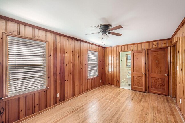 Building Photo - 3043 Cloverhurst Dr