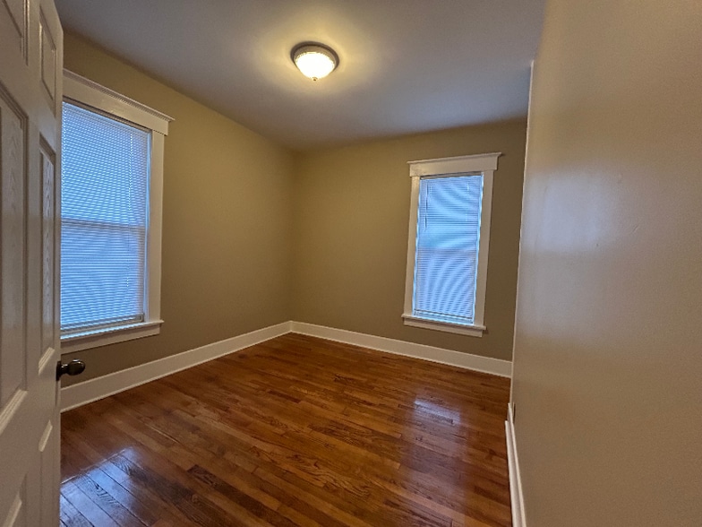 Building Photo - 1108 E Main St