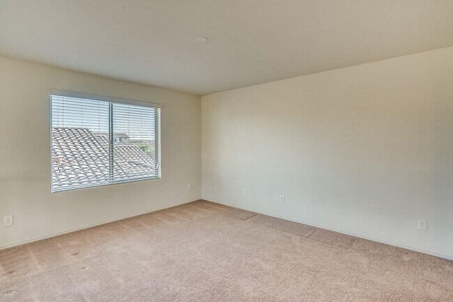 Building Photo - Charming 4-bed, 3.5 bath home with full SOLAR at Trailside community on Happy Valley in North Peoria