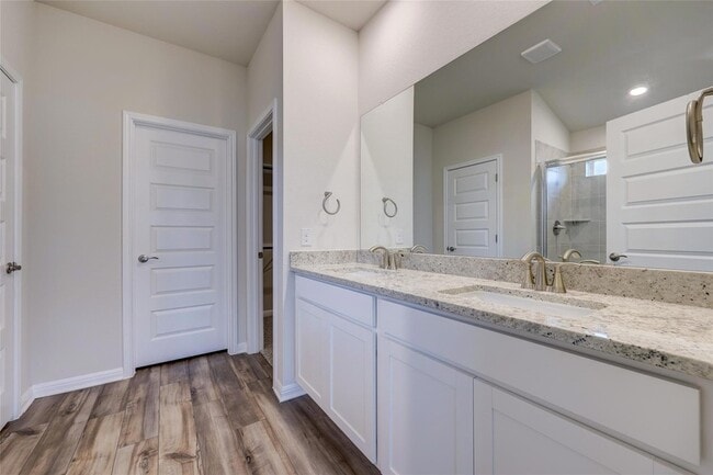 Building Photo - 201 Fairmeadow Downs Dr