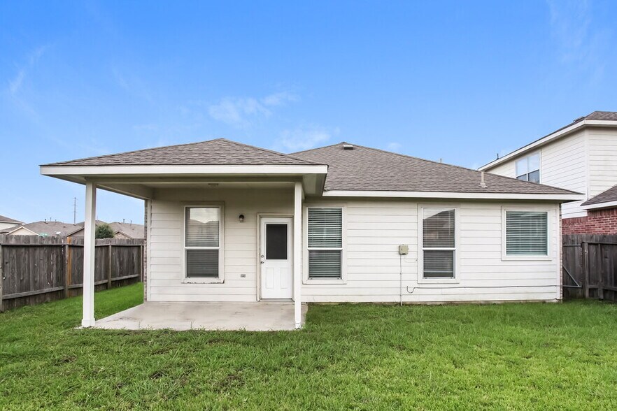 Building Photo - 15702 Flagstone Walk Way