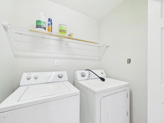 Building Photo - 302 Meeting Hall Dr