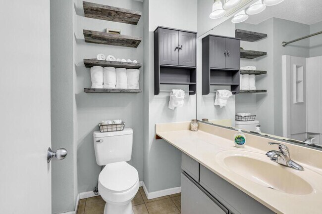 Building Photo - 202 75th Ave N