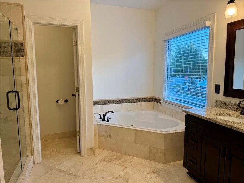 Building Photo - 12615 Oxfordshire Ct