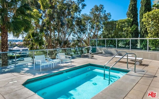 Building Photo - 13600 Marina Pointe Dr