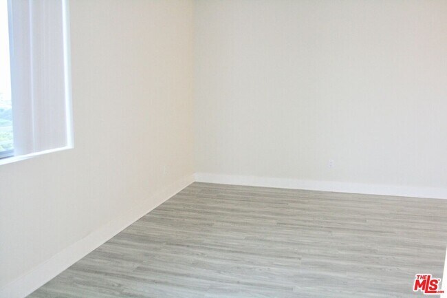 Building Photo - 1241 5th St