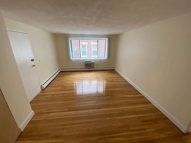 *Pictures are representative samples of the advertised unit. In some cases, the actual units you tou - 22 Winslow Rd