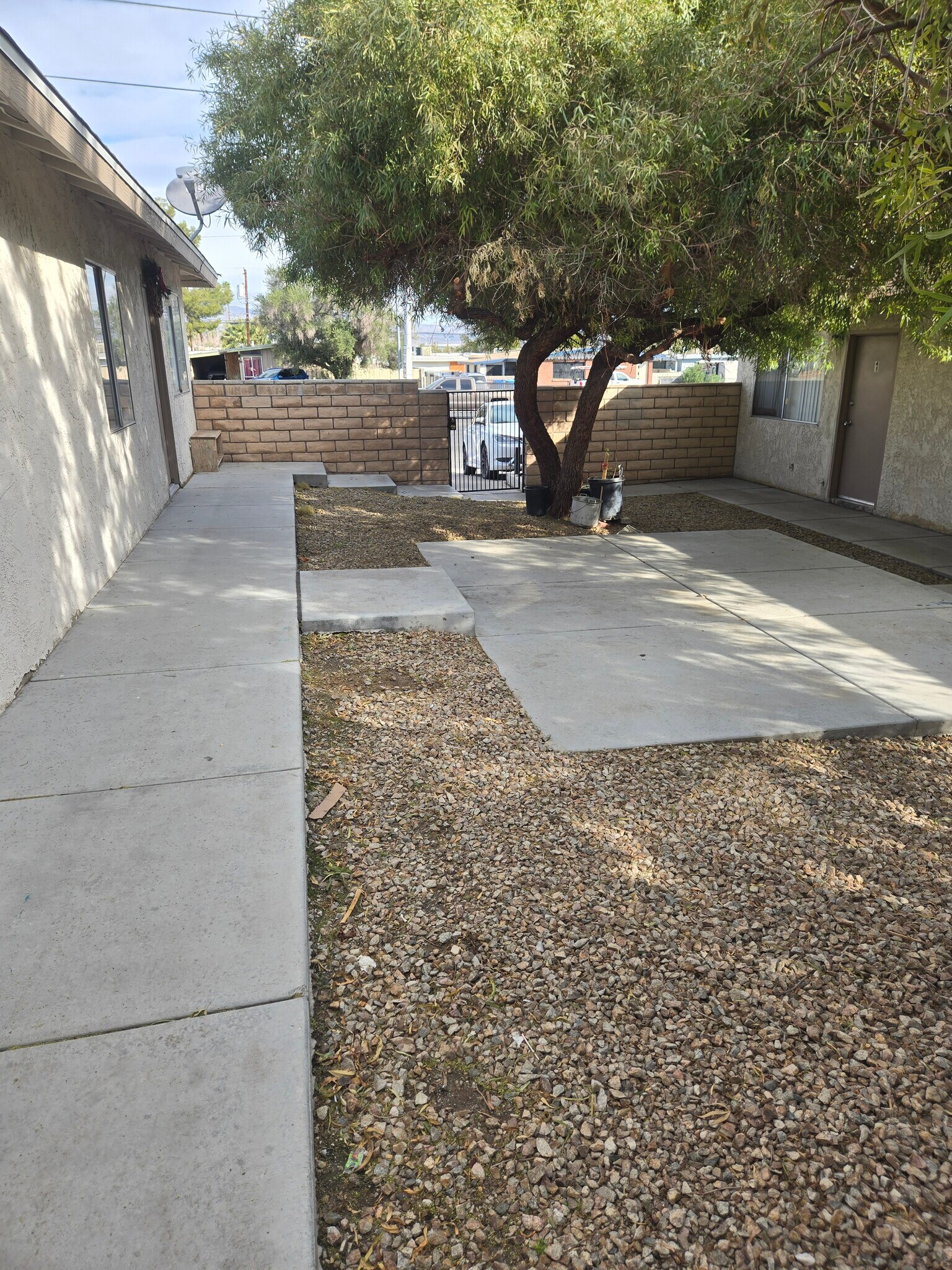 Building Photo - 1824 E Bonanza Rd