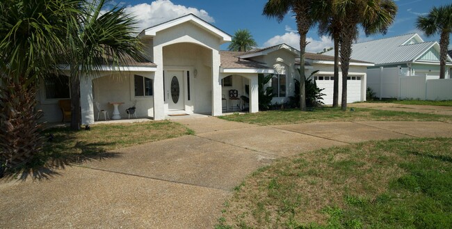 Building Photo - Open Sands 5 BR's-5 Baths