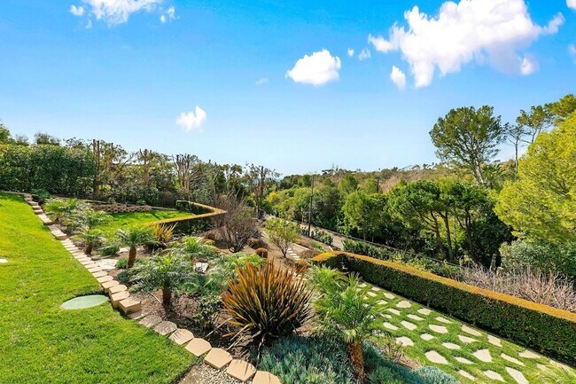 Building Photo - 27091 Sea Vista Dr