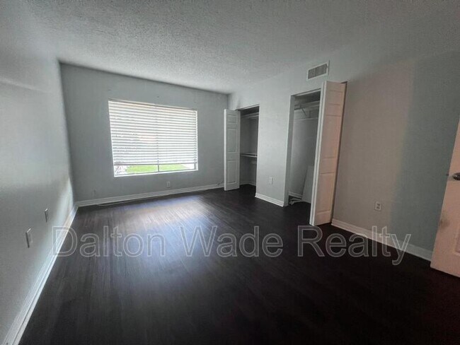 Building Photo - 2095 Sunset Point Rd