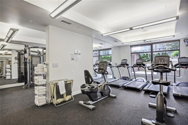 Building Photo - 3445 Stratford Rd NE