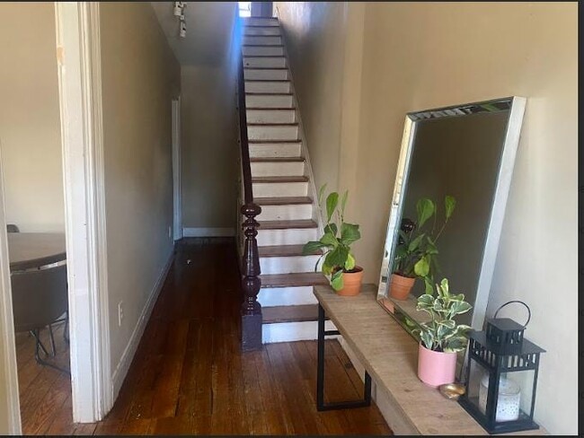 Building Photo - 317 S Pine St