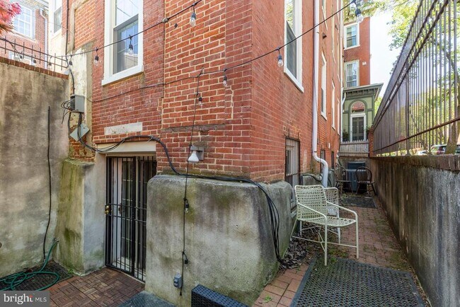 Building Photo - 1631 Green St