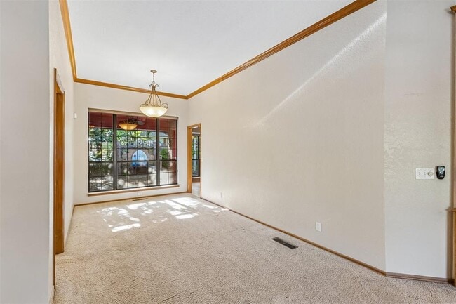 Building Photo - 1820 Chelsea Dr