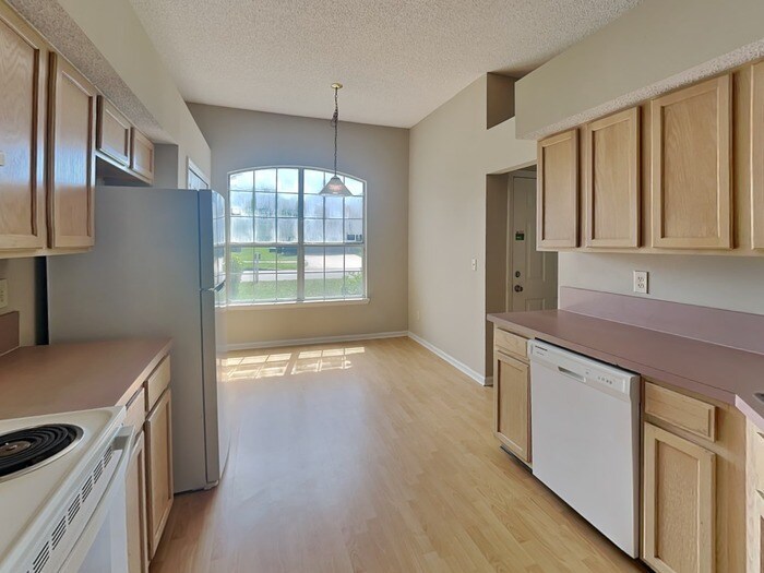 Building Photo - 6656 Delta Post Dr W