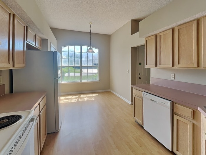 Building Photo - 6656 Delta Post Dr W