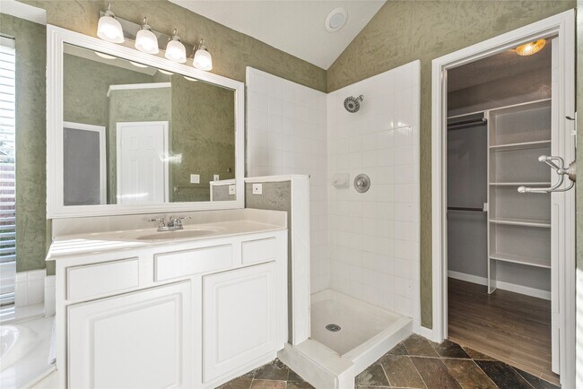 Building Photo - 5112 Carefree Dr