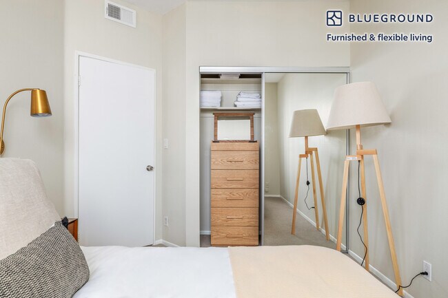 Building Photo - 1423 N Curson Ave