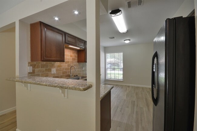 Building Photo - 2755 Foliage Green Dr