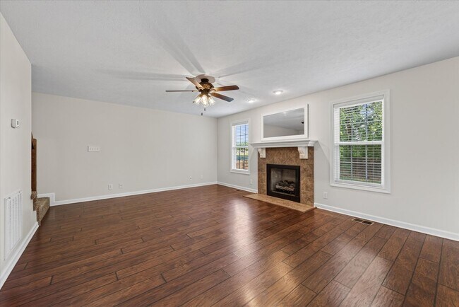 Building Photo - 566 Falkland Cir