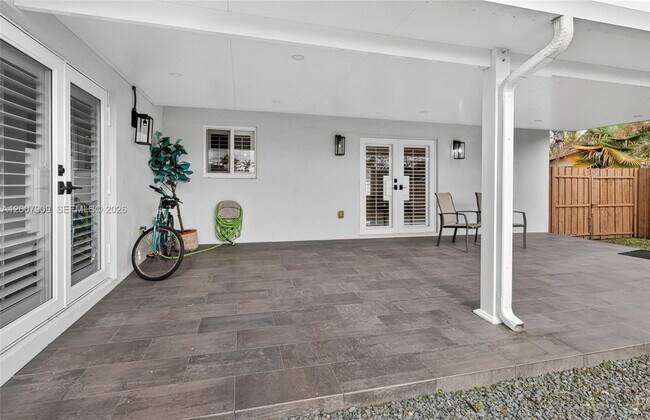 Building Photo - 4865 SW 94th Ave