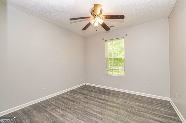 Building Photo - 227 Cranford Mill Dr