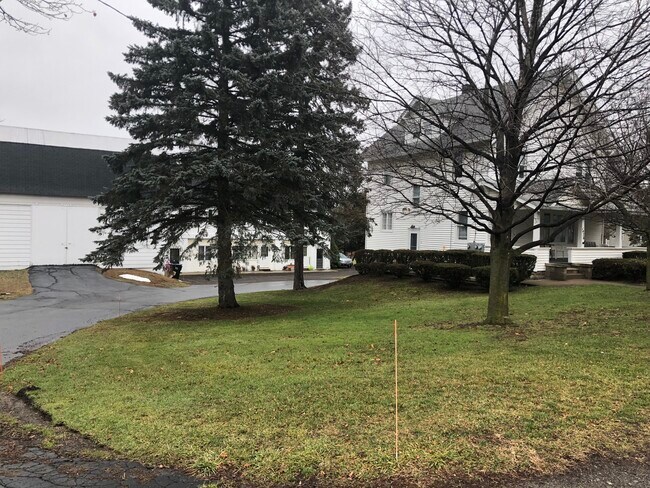 Quiet Property - 1476 Ridge Rd