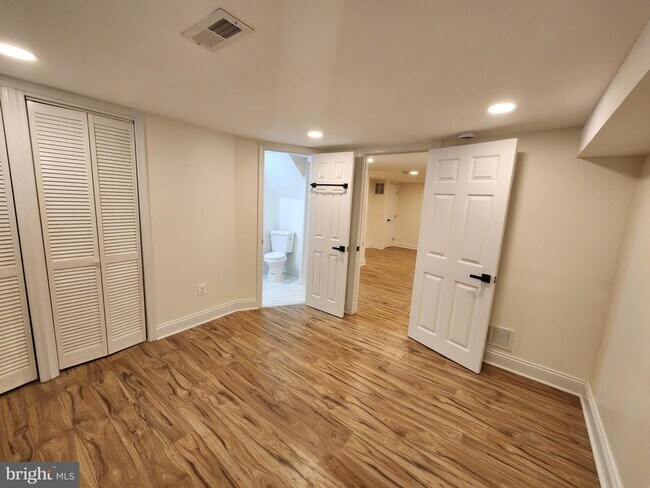 Building Photo - 1964 Guy Way