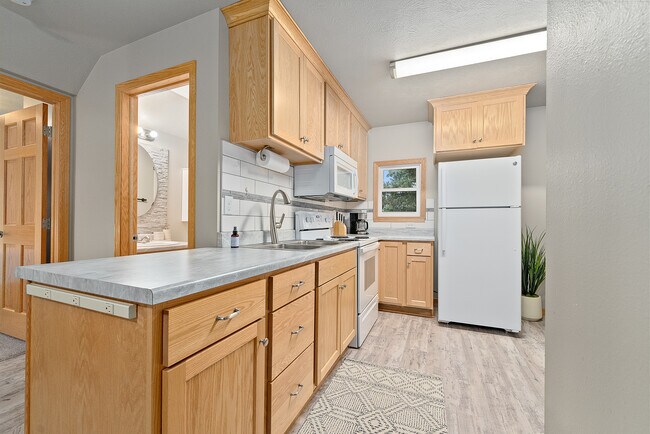 Primary Photo - 2517 S Duluth Ave