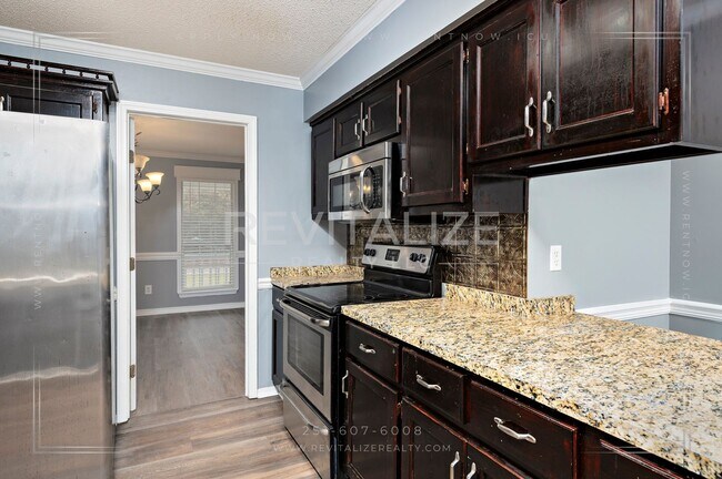 Building Photo - Creole Style 3 Bed 2.5 Bath Home on Oversized Lot