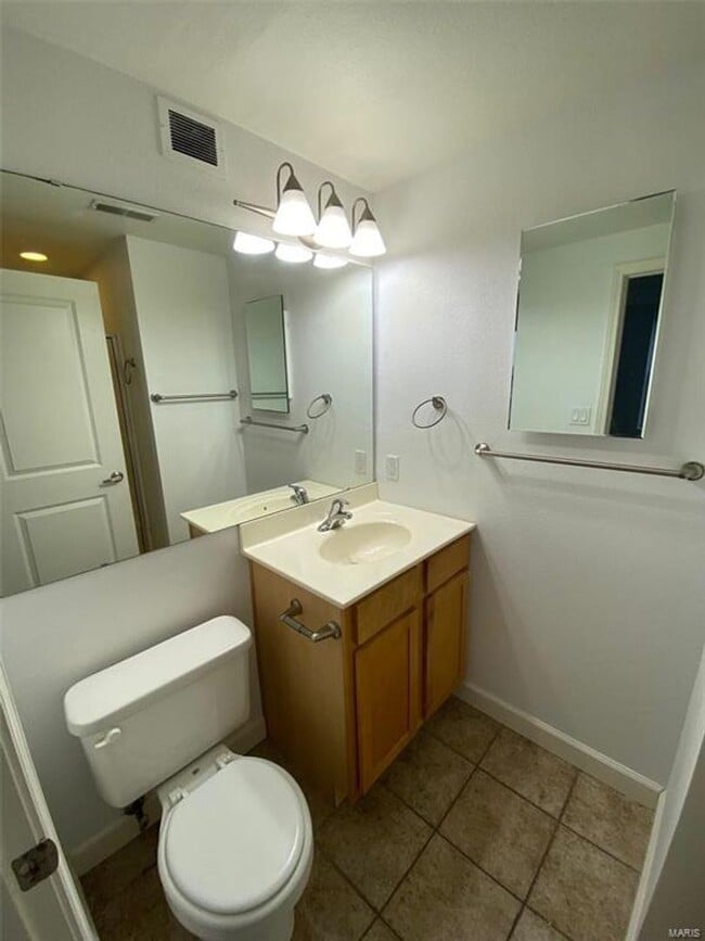 Building Photo - 5330 Pershing Ave