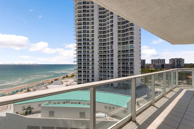 Building Photo - 16445 Collins Ave