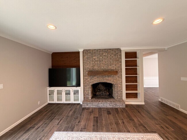 Building Photo - Forest Hill Schools - executive home