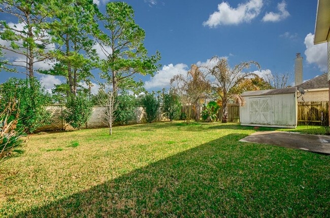 Building Photo - 23826 River Pl Dr