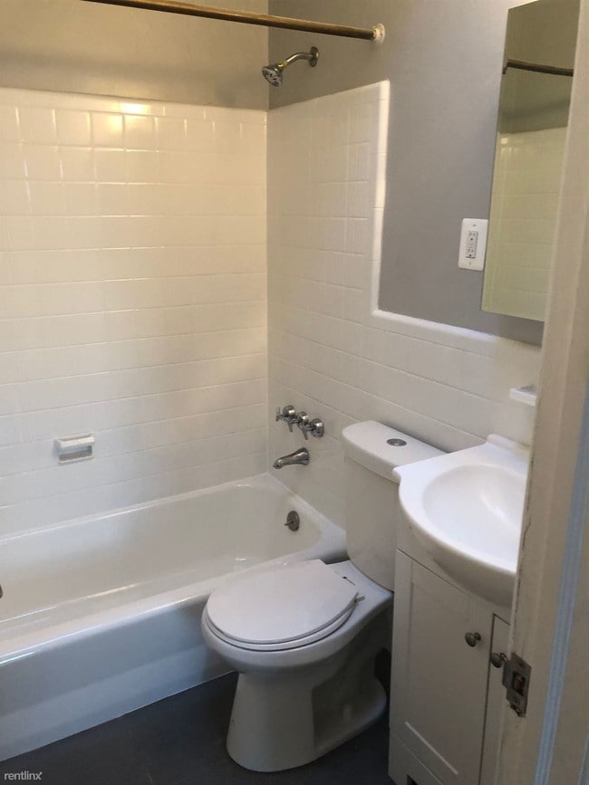 Building Photo - 1 br, 1 bath  - 6736 Rising Sun Ave 6738-2