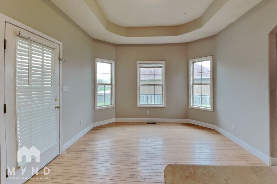 Building Photo - 5651 N 13th Ave