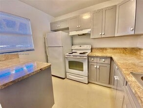 Building Photo - 2 bedroom in Miramar FL 33025