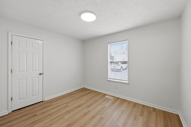 Building Photo - 297 Young St