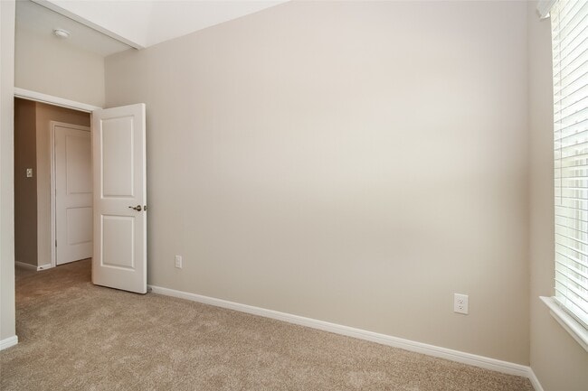 Building Photo - 18732 Lake Harbor Ct