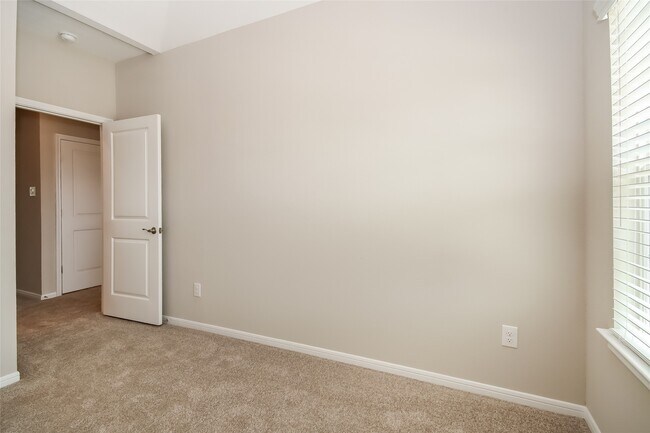 Building Photo - 18735 Lake Harbor Ct