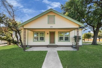 Building Photo - 3119 St Emanuel St