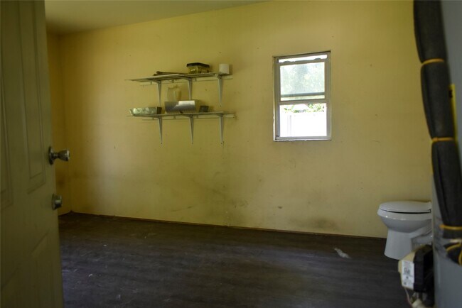 Building Photo - 5922 Lavender St