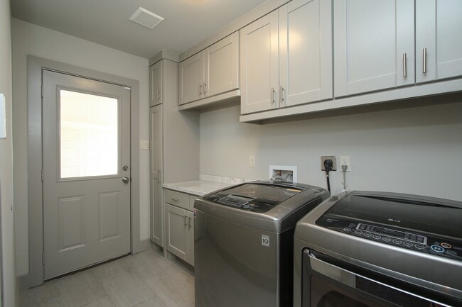 Building Photo - 5319 Paisley Ln